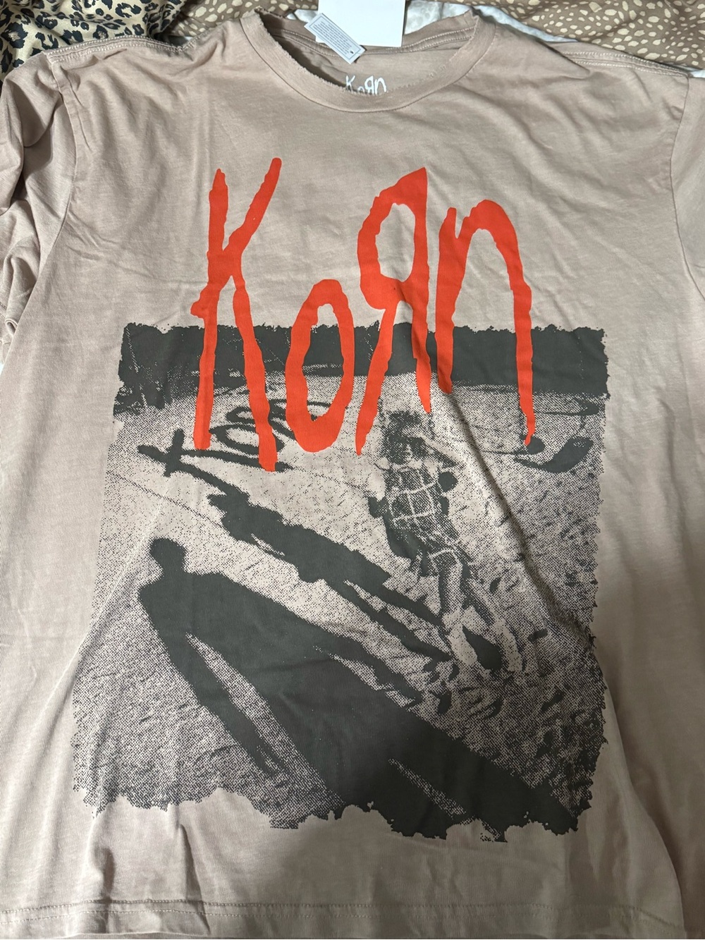 Korn Graphic Band Tee in Beige with Red Logo